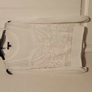 🔥NWOT white embroidered blouse